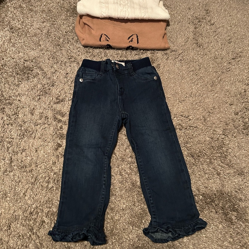 ❗️Great pair of jeans and sweaters❗️
